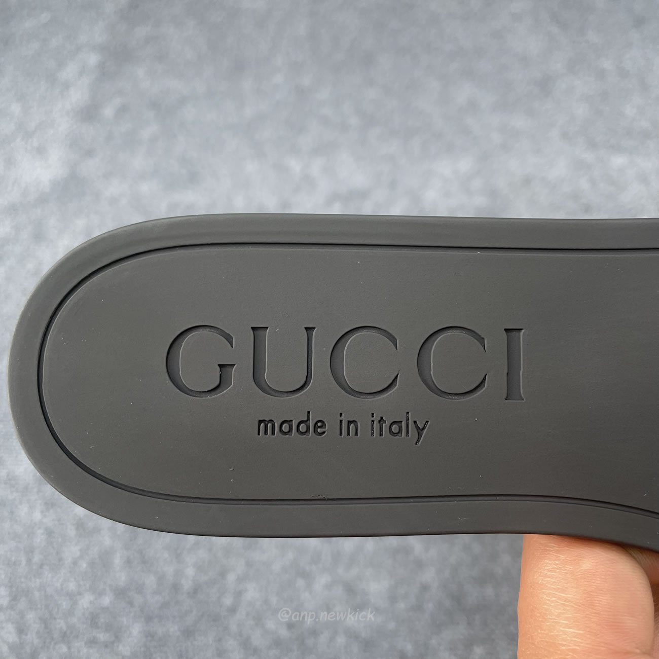 Gucci Interlocking G Flat Bottom Rubber Slipper (12) - www.newkick.vip